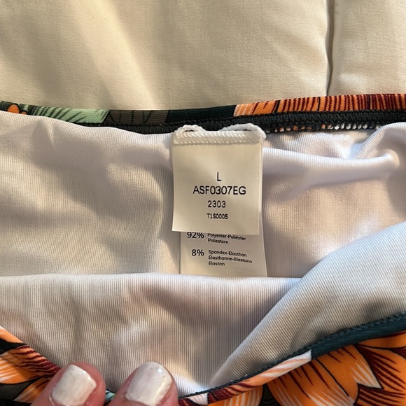 NWT, Cupshe Plunge Bikini top with Mid Rise Floral Bikini Bottom - Picture 3 of 7